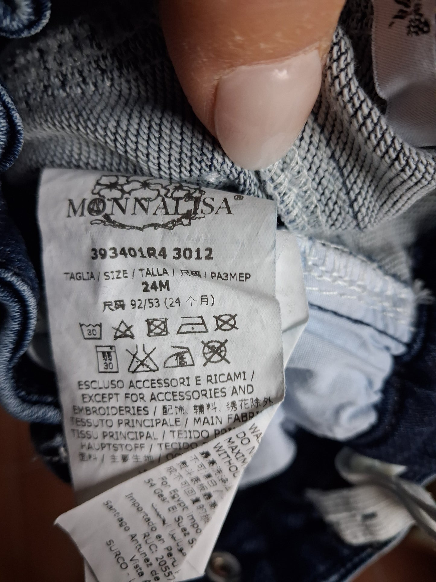 Jeans with embroidered daisies