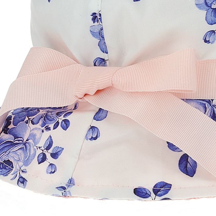 Baby hat with blue roses