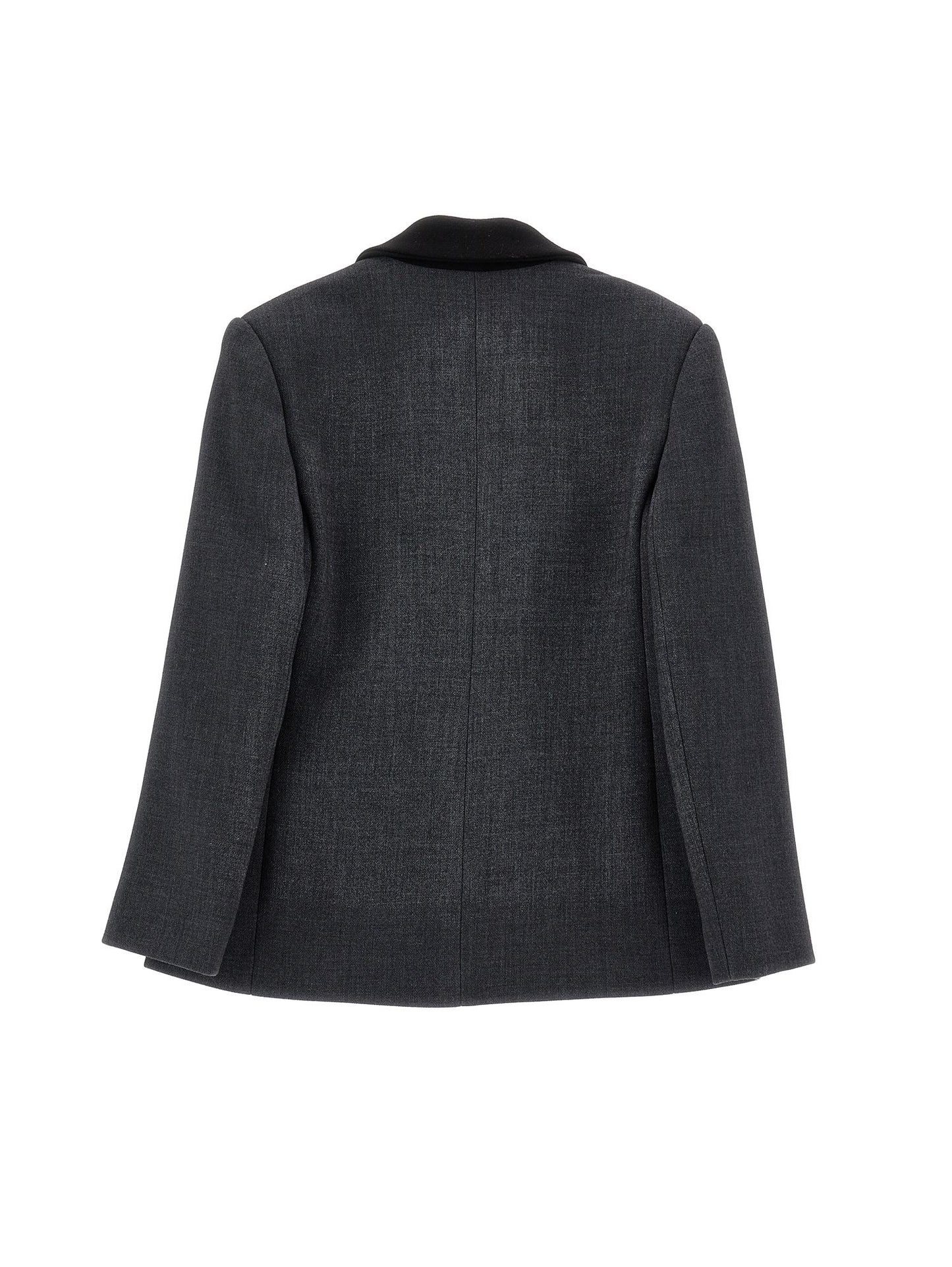 Jacket coupled with black profiles