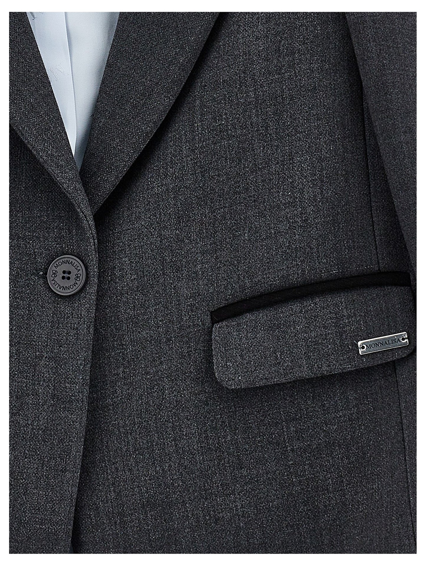 Jacket coupled with black profiles