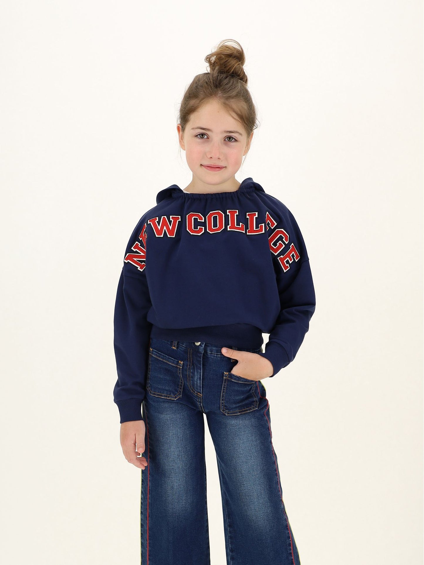 Cropped sweatshirt with college writing