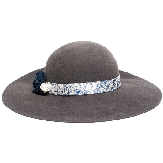 HAT WITH FELT APPLICATION