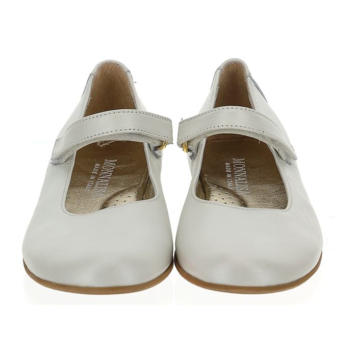 Round toe ballerinas