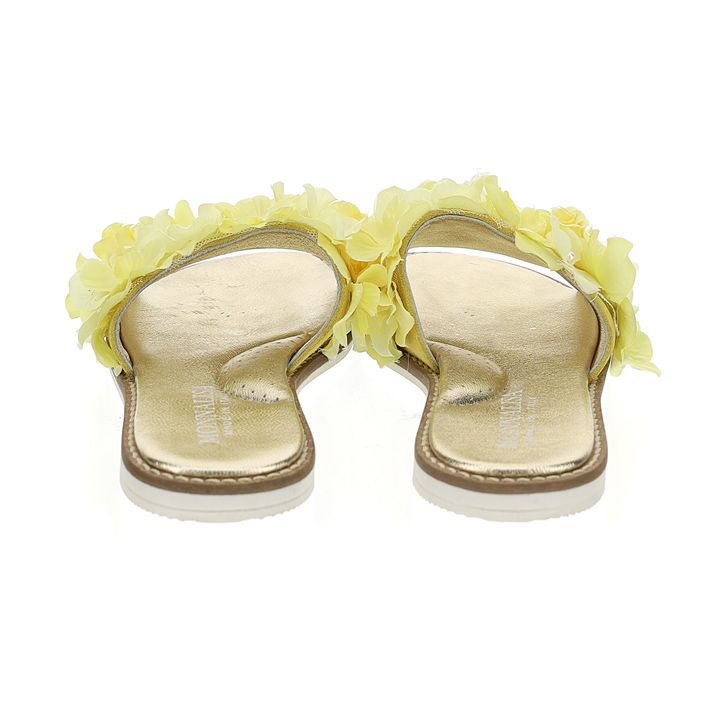 Elegant slippers with flowers