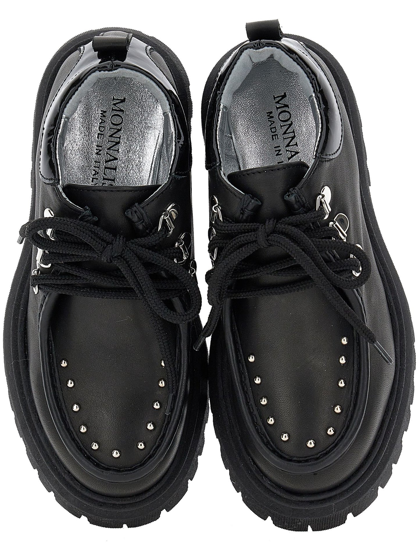 Lace-up leather shoes
