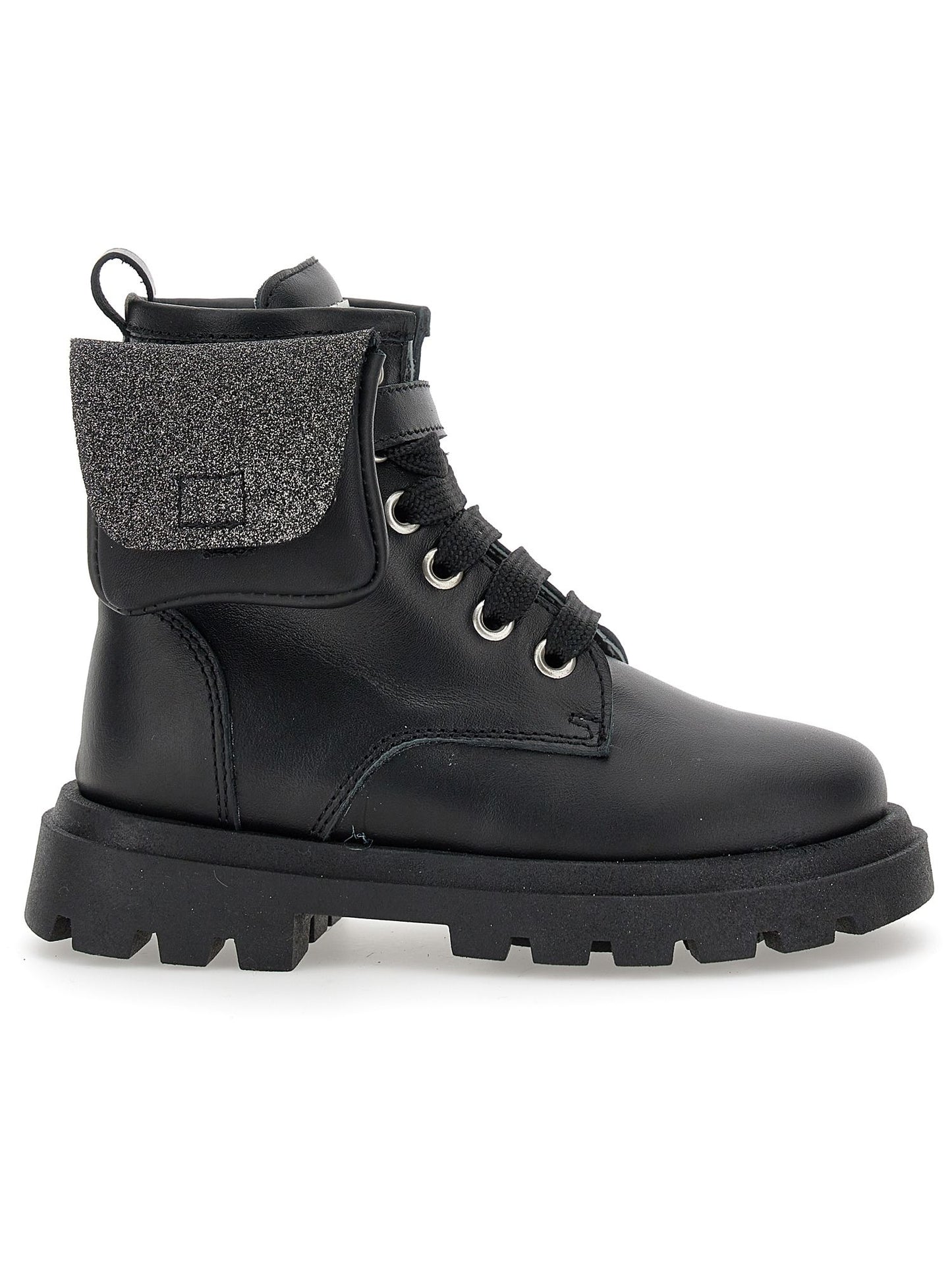 Leather ankle boots with pocket