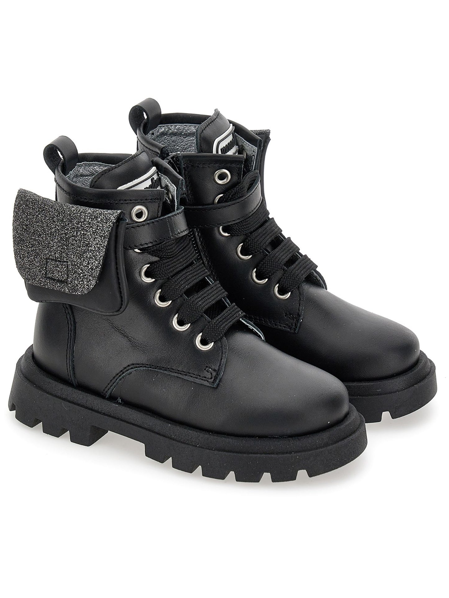 Leather ankle boots with pocket