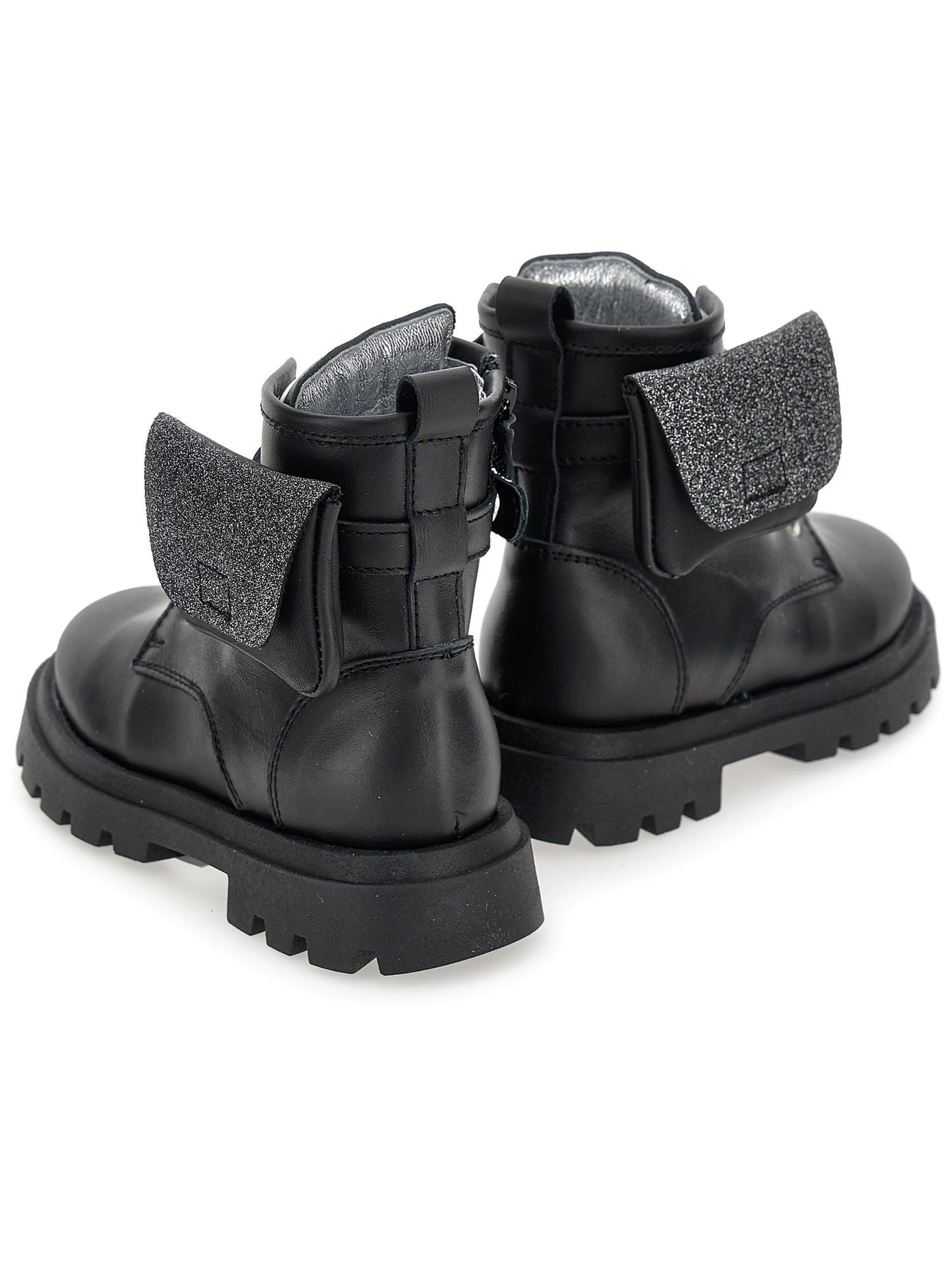 Leather ankle boots with pocket