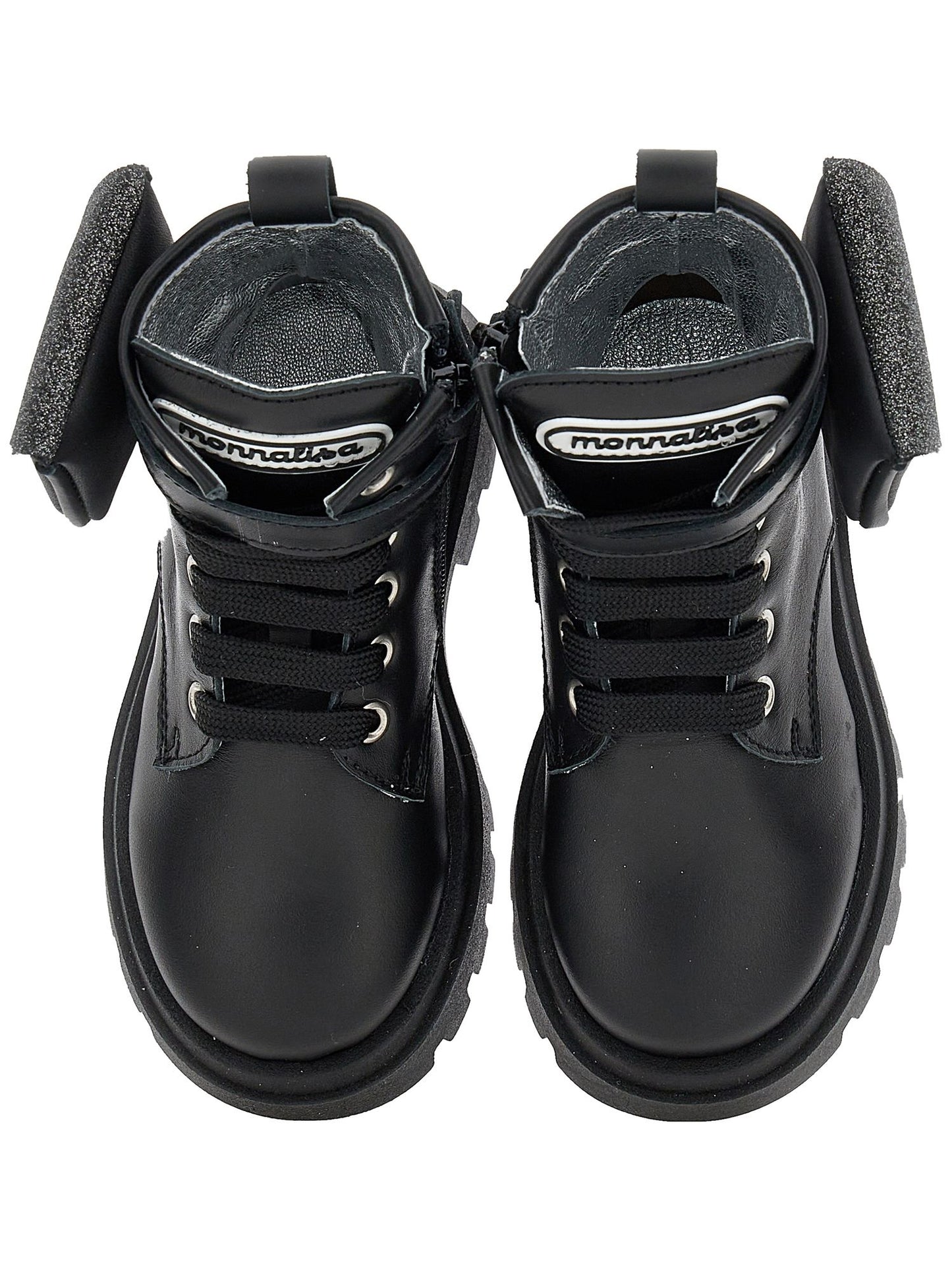 Leather ankle boots with pocket