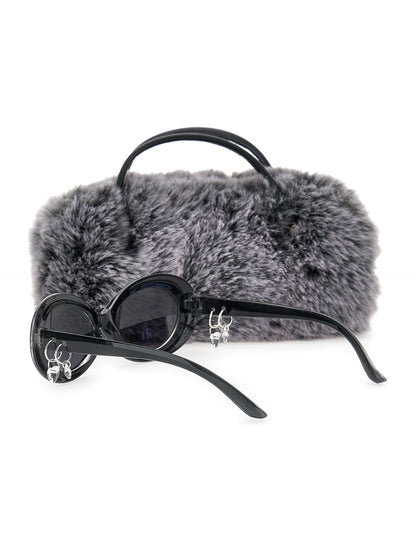Sunglasses with charm