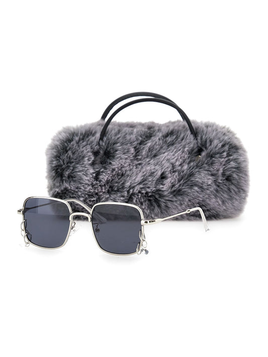 Sunglasses with charm