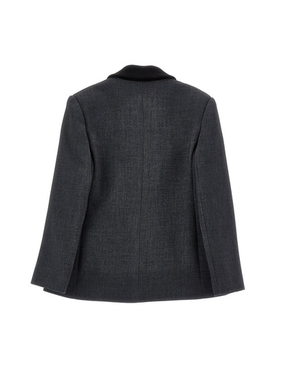Jacket coupled with black profiles
