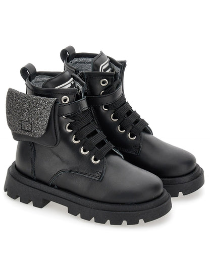 Leather ankle boots with pocket