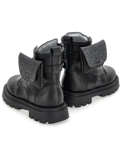 Leather ankle boots with pocket